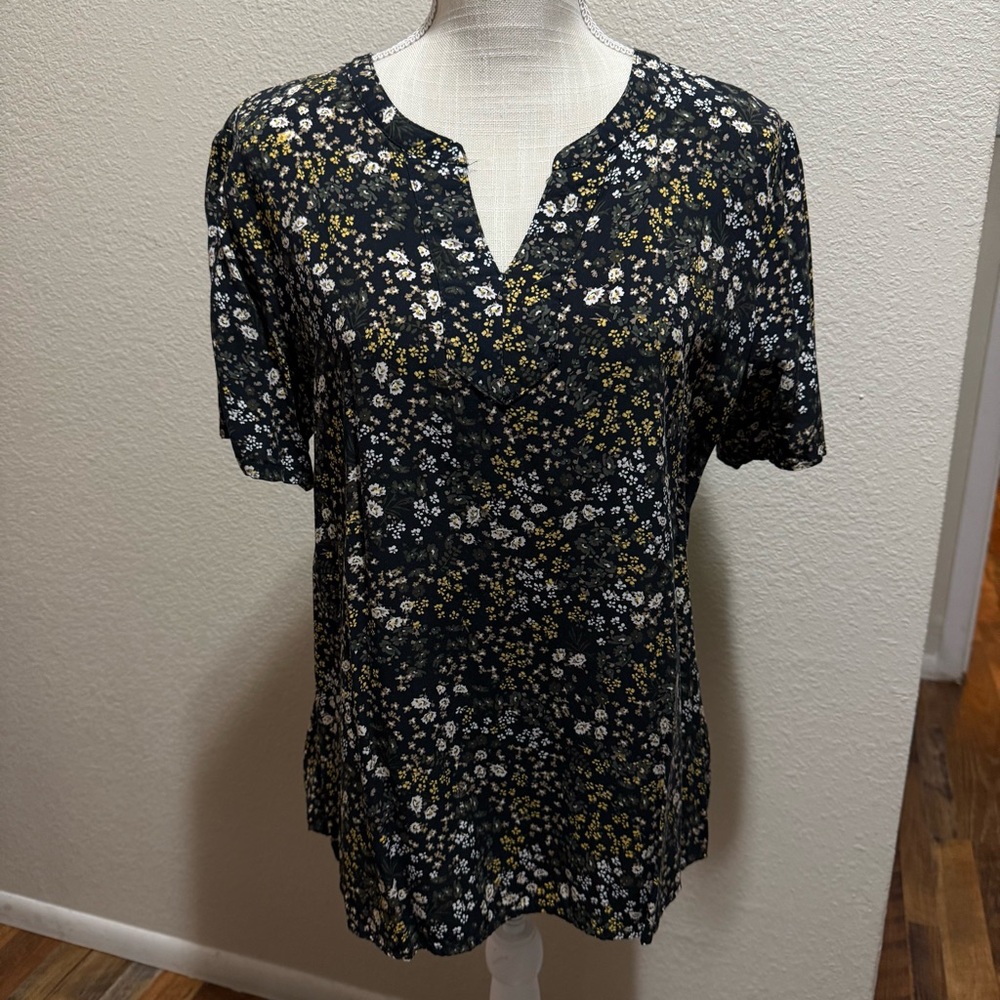 Croft & Barrow Black Floral Short Sleeve Top - Size Large